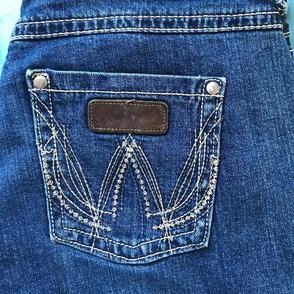 WRANGLER BEAUTIFUL BOOTCUT WESTERN JEANS!!